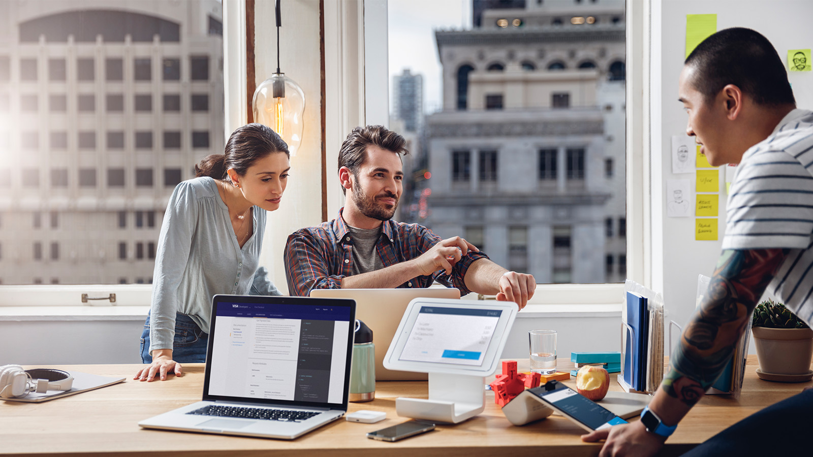 បុគ្គលិកនៅក្នុងកន្លែងប្រជុំ